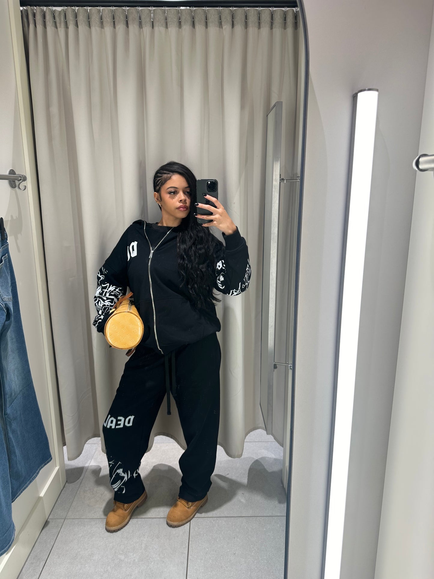 Graffito Tracky